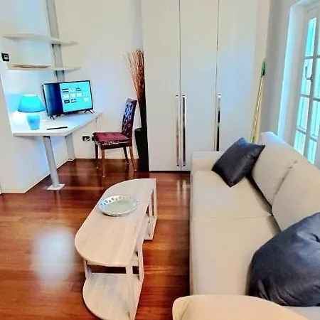 Casa Di Giulia: Rustic Charm With Pool And Park Views * Serravalle d'Asti